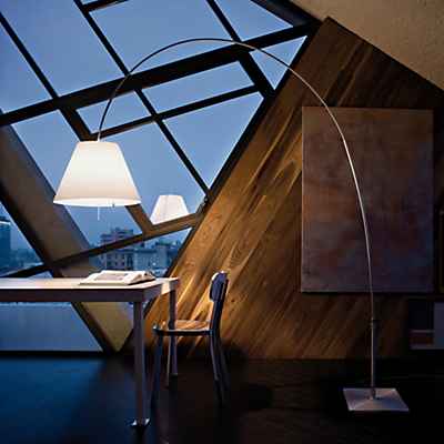 Luceplan Lady Costanza Bogenleuchte, schirm Haselnuss/gestell aluminium - mit dimmer