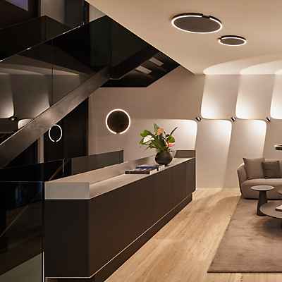 Occhio Mito Soffitto 60 Up Lusso Wide Wand- und Deckenleuchte LED, Kopf black phantom/Abdeckung Ascot Leder grau - Occhio Air