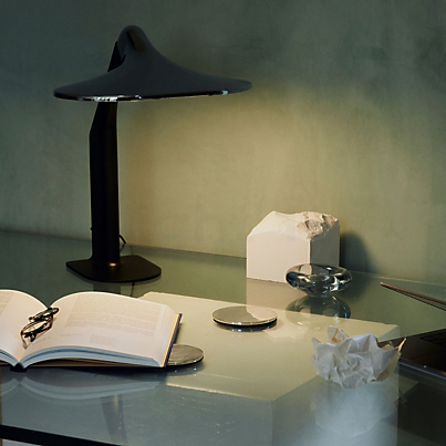 DCW Niwaki Lampe de table LED Exemple d'utilisation en photo