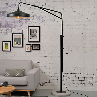 It's about RoMi Brighton Floor Lamp with metal lampshade Application picture