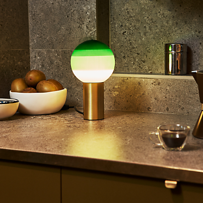 Marset Dipping Light Lampe de table LED Exemple d'utilisation en photo