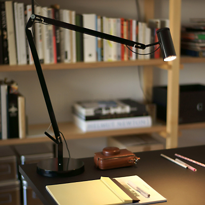 Marset Polo LED Lampe de table avec pied Exemple d'utilisation en photo
