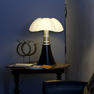 Martinelli Luce Pipistrello Lampe de table Exemple d'utilisation en photo
