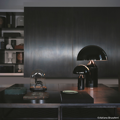 Oluce Atollo Lampe de table métal noir Exemple d'utilisation en photo