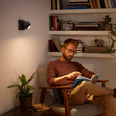 Philips Hue White Ambiance Buckram Spot LED 1-licht met dimmer schakelaar Applicatiefoto