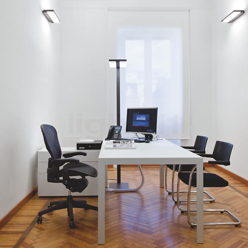 bureau de bureau ou livre de lecture rendu 3d d'un modèle avec une lampe  blanche