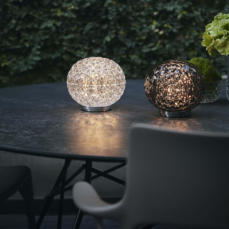 Kartell Mini Planet Lampe rechargeable LED Exemple d'utilisation en photo