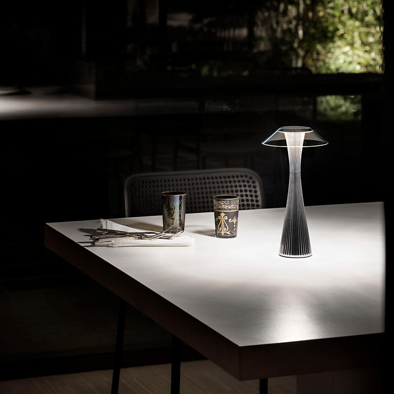 Kartell Space Lampe de table Outdoor LED Exemple d'utilisation en photo