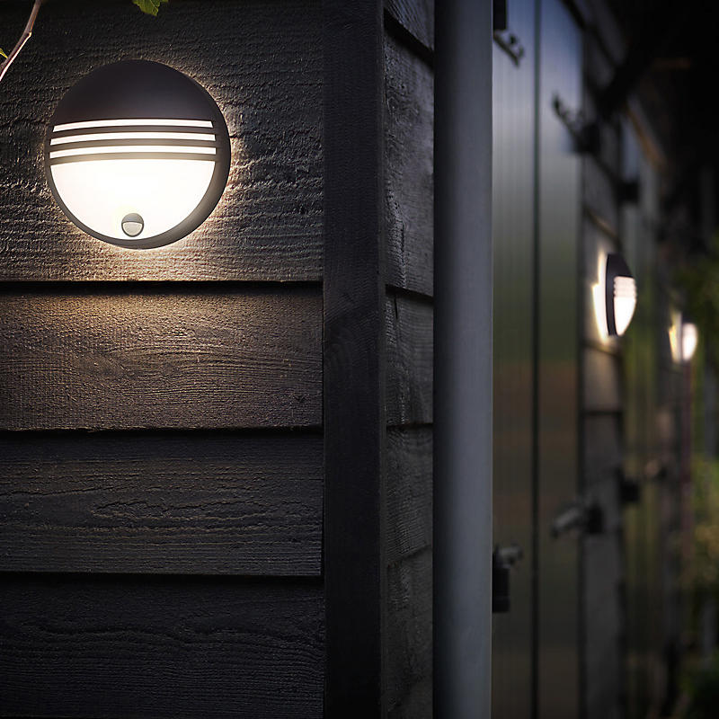 Philips myGarden Yarrow Wall light with Motion Detector Application picture