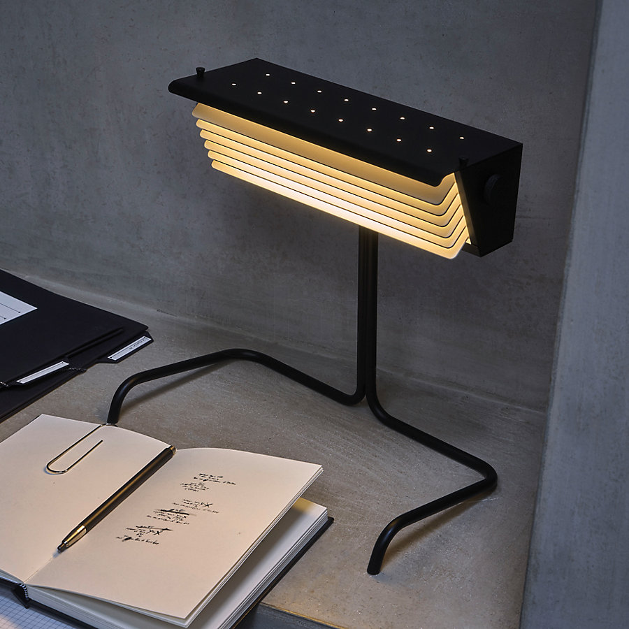 DCW Biny Lampe de table LED Exemple d'utilisation en photo