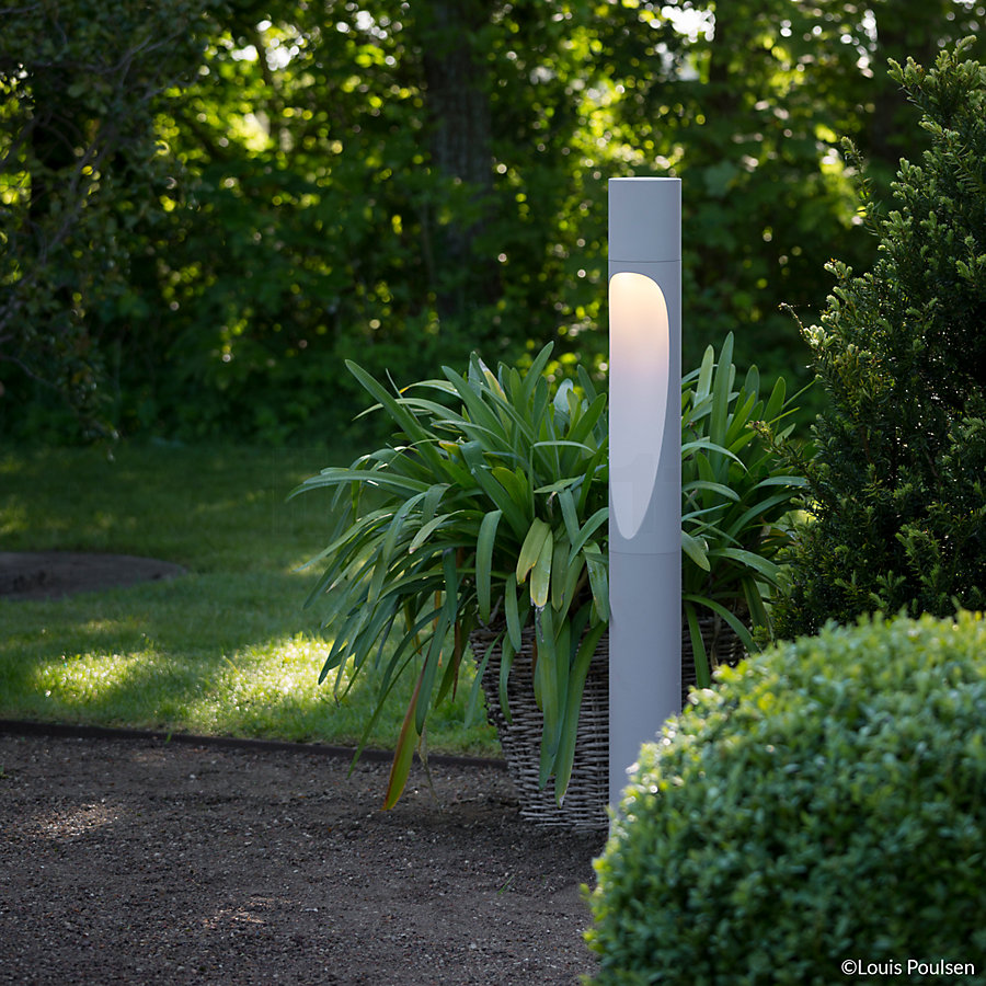 Louis Poulsen Flindt Garden Borne d&#039;éclairage LED avec piquet à enterrer Exemple d'utilisation en photo