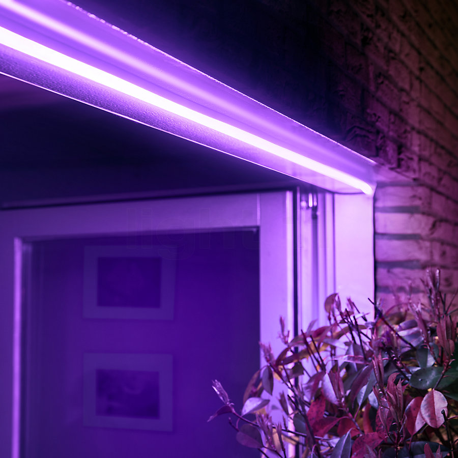 Philips Hue White and Color Ambiance Outdoor Lightstrip 2 meter Applicatiefoto