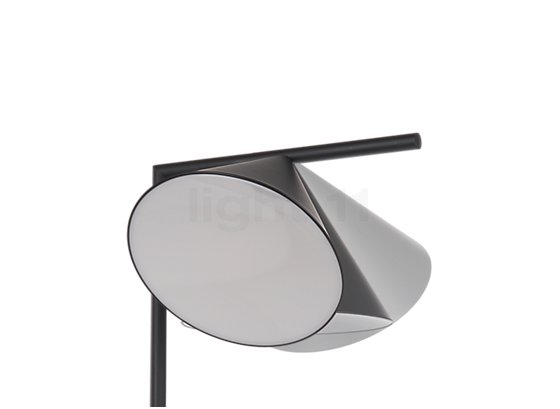 Flos Captain Flint LED black - The head of the floor lamp may be swivelled as desired.