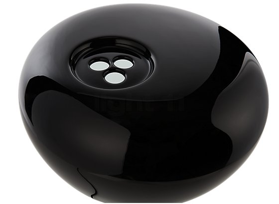 Flos Snoopy negro - La elegante pantalla lacada cuenta con tres orificios en la parte superior que sirven para ventilar y recuerdan a las bolas utilizadas para jugar a los bolos.