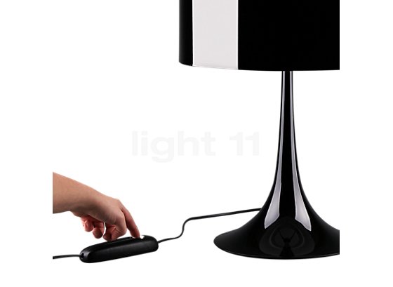 Flos Spunlight Lampe de table noir - 68 cm - La luminosité se règle sans problème à l'aide du variateur présent sur le fil électrique.