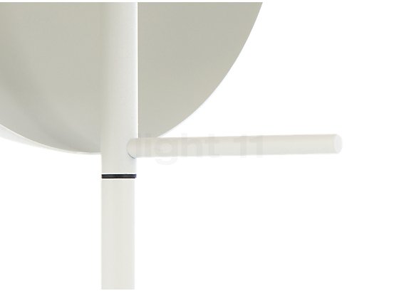 Marset Theia M Lampada da tavolo LED bianco - Il riflettore in alluminio può essere facilmente ruotato tramite la maniglietta.