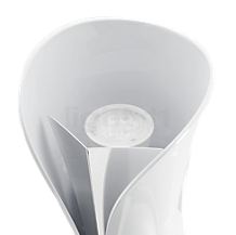 Artemide Cadmo Parete LED bianco - Il modulo LED superiore dirige la luce sulla parete verso l'alto, fornendo un'illuminazione indiretta.