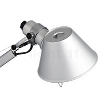 Artemide Tolomeo Micro Tavolo LED aluminium - 3.000 K - med Fastgørelse med skruer - Thanks to the small opening on the light head, the Tolomeo also supplies some light upwards and thereby makes a contribution to ambient lighting.
