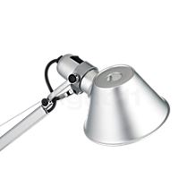 Artemide Tolomeo Terra doppio hvid - A small portion of light escapes through a hole in the top of the lamp shade.