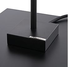 Catellani & Smith Lederam F3 black/aluminium calendered - The square lamp base ensures a stable stand of the light.