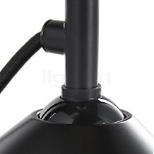 DCW Lampe Gras No 205 Lampe de table noire blanc - Grâce à une articulation à rotule, le pied de lampe peut être incliné légèrement dans tous les sens.