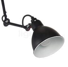 DCW Lampe Gras No 302 L Suspension noir/cuivre - Dans l'abat-jour se trouve une douille E27 qui peut mettre en fonction une ampoule halogène comme une LED.