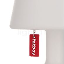 Fatboy Edison the Petit white - The Fatboy label with white font on red background is also part of the charming look of the Edison table lamp.