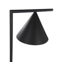 Flos Captain Flint LED sort - The connection between the shade and the frame is nearly invisible.