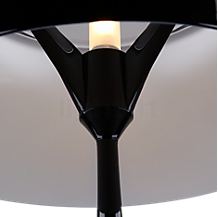Flos Spunlight Lampe de table blanc - La Spun Light est équipée d'une douille E27 pouvant accueillir différentes sortes d'ampoules, une halogène, par exemple.