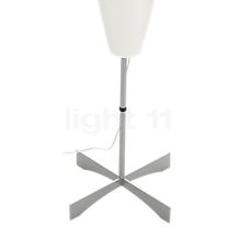 Foscarini Havana Lampadaire corps chrome/abat-jour blanc - Le pied de lampe en forme croix sert à la fois de caractère singulier du design autant qu'à la stabilité du lampadaire.