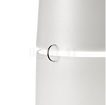 Foscarini Havana Stehleuchte Body Chrom/Schirm weiß - Mehrere dekorative Metallringe halten die einzelnen Elemente der Havana Terra zusammen.