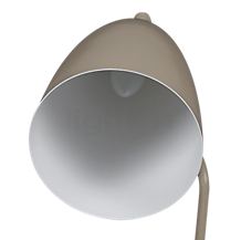 Gubi Gräshoppa, lámpara de pie gris antracita - La Gräshoppa funciona con una bombilla de casquillo E14.