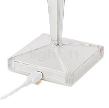 Kartell Battery LED ciruela - La lámpara se recarga fácilmente mediante un puerto USB.