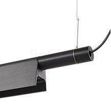Luceplan Compendium Sospensione LED aluminio - regulable - El «sillín» se puede orientar hacia abajo.