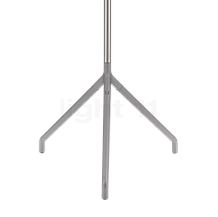 Luceplan Lola Terra med fod-lysdæmper aluminiumgrå - The Lola securely and reliably stands on any ground with its three supporting legs.