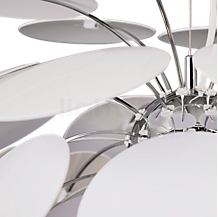 Marset Discocó, lámpara de suspensión blanco - ø35 cm - Los discos brillantes de plástico de primera calidad se van encajando cómodamente para formar la estructura.