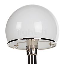 Tecnolumen Wagenfeld WA 24 Tafellamp body nikkel/voet nikkel - Met haar gewelfde kap en genikkelde oppervlakken is de tafellamp een tijdloos voorbeeld voor het design van de Bauhaus-era.