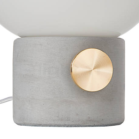 Audo Copenhagen JWDA Lampe de table béton/laiton , fin de série - Le pied de la JWDA Concrete est fabriqué en béton de haute qualité.