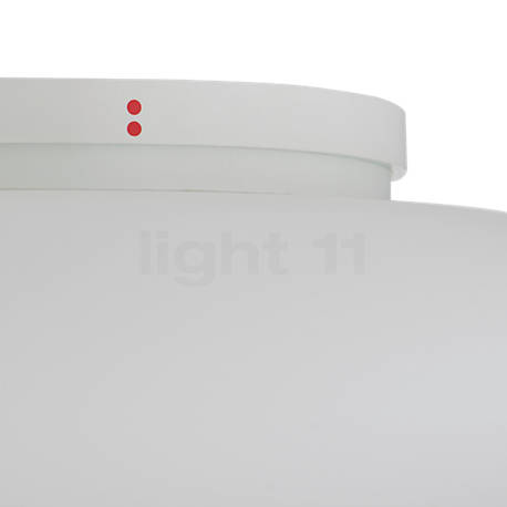 Fabbian Lumi White Decken-/Wandleuchte ø30 cm - Ganz dezent befindet sich das Logo von Fabbian als Zeichen hoher Qualität an der Basis jeder Leuchte.