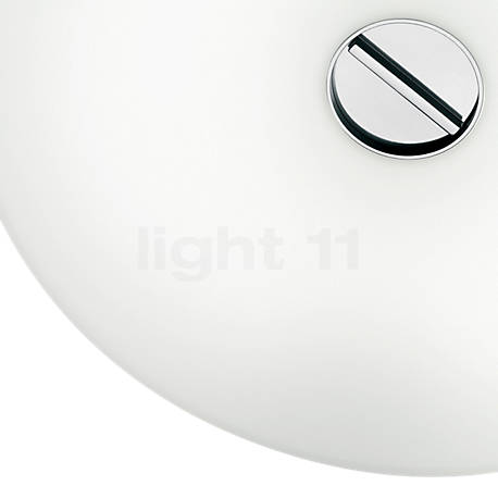 Flos Button glas - IP40 - ø14 cm - Ihren Namen verdankt die Button der charakteristischen Form mit dem verchromten Drehknopf in der Mitte.