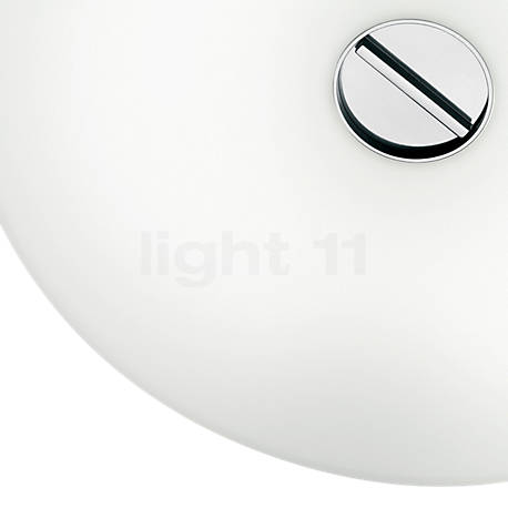 Flos Button glas - ip40 - Haar naam heeft de Button te danken aan de karakteristieke vorm met de gechroomde draaiknop in het midden.