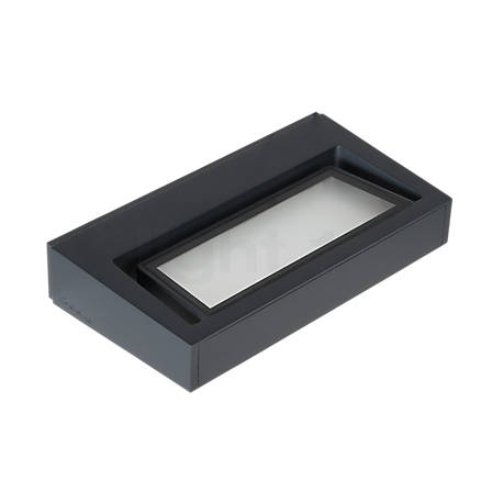 IP44.DE Gap X LED anthracite - La sortie de lumière est entourée par une mince fente permettant l'écoulement des eaux de pluie.