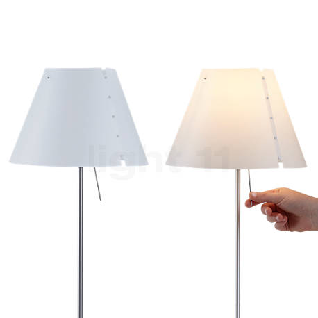 Luceplan Costanzina Table Lamp brass/fog white - A filigree metal rod attached to the lamp shade allows you to easily switch the Costanzina on and off.