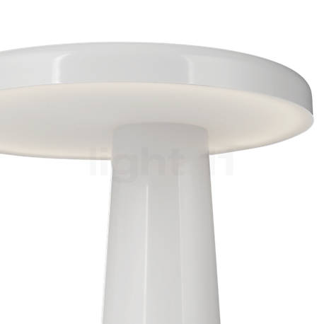 Martinelli Luce Hoop Lampe de table LED blanc - Dans la tête de lampe plane sont lovées des LED éco-efficaces éclairant vers le bas.