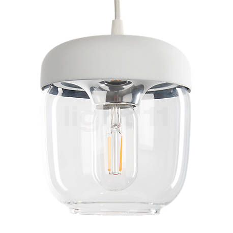 Umage Acorn, lámpara de suspensión acero inoxidable - cable blanco - La bombilla se presenta como objeto decorativo a través del cristal transparente.