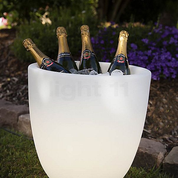 8 seasons design Shining Curvy Cooler Lampe de table Exemple d'utilisation en photo