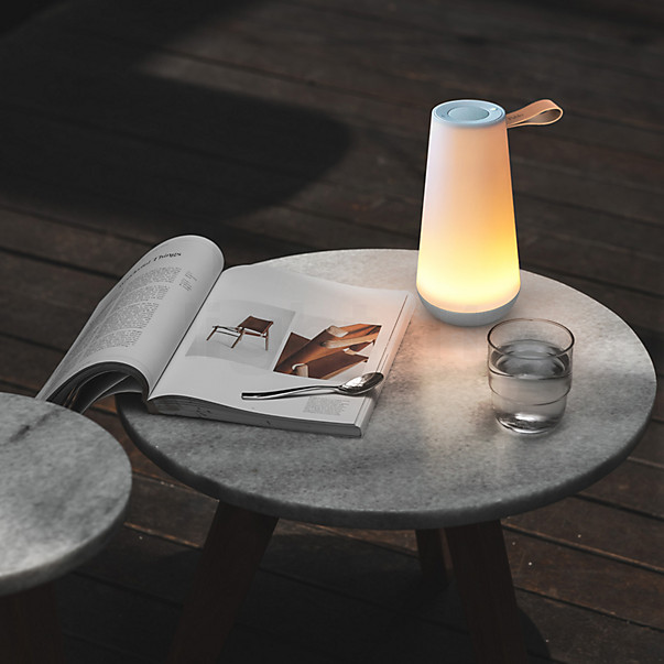 Une lampe de table de jardin pour s'éclairer la nuit