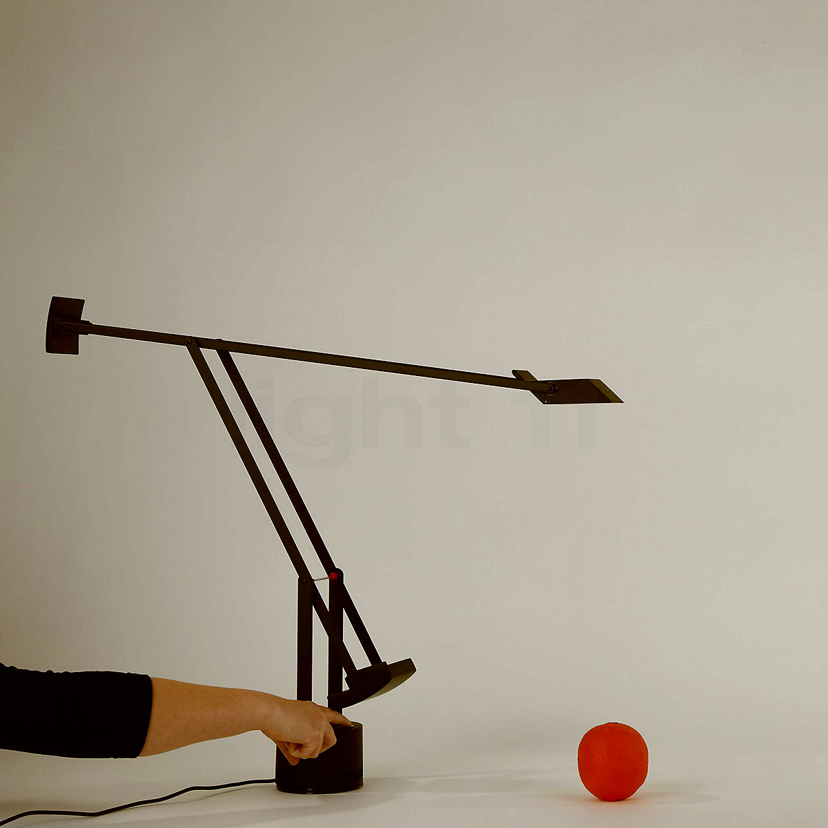 Buy Artemide Tizio LED at light11.eu
