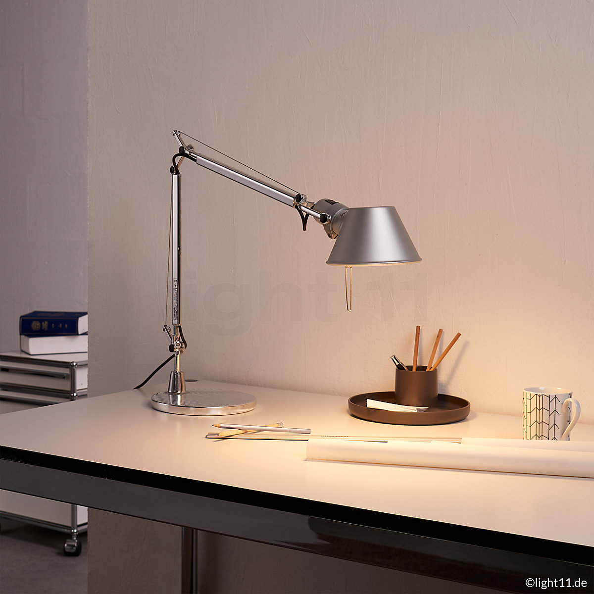Artemide Tolomeo E27 aluminum with desk base - LiD Design