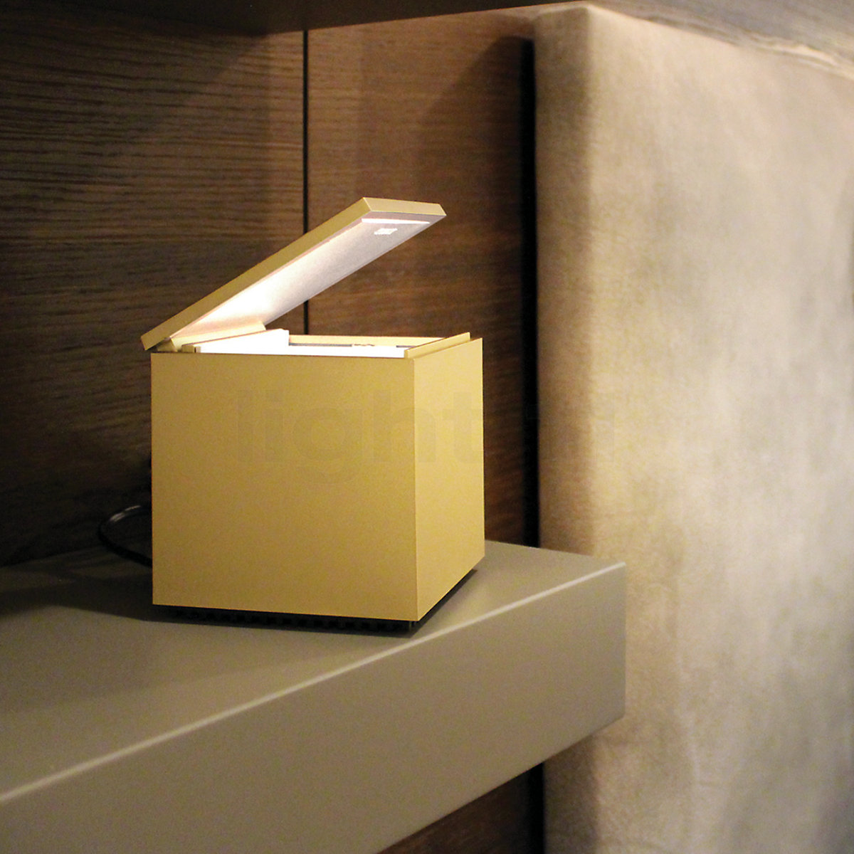 Table de Chevet Noir Cini & Nils Cuboluce Lampe de Table LED Design Franco Bettonica & Mario Melocchi 